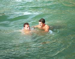 sml-canheswim.JPG (14484 bytes)